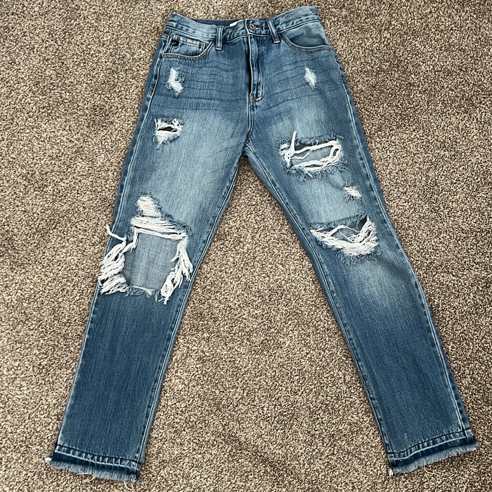 Super cute Kancan distressed jeans EUC 5/26